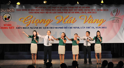 Tưng bừng khai mạc Vòng Chung kết Xếp giải Liên hoan Giọng hát Vàng Ngành Du lịch TP.HCM, lần IX, năm 2013 - 13