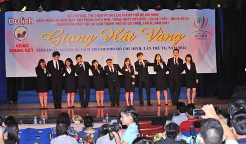 Tưng bừng khai mạc Vòng Chung kết Xếp giải Liên hoan Giọng hát Vàng Ngành Du lịch TP.HCM, lần IX, năm 2013 - 15