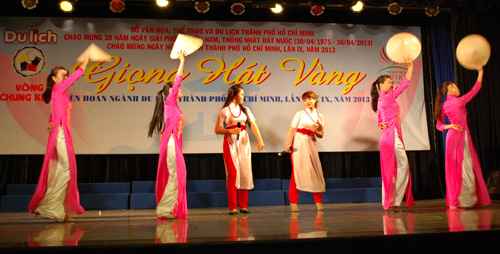 Tưng bừng khai mạc Vòng Chung kết Xếp giải Liên hoan Giọng hát Vàng Ngành Du lịch TP.HCM, lần IX, năm 2013 - 21