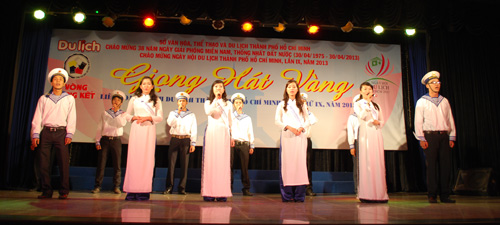 Tưng bừng khai mạc Vòng Chung kết Xếp giải Liên hoan Giọng hát Vàng Ngành Du lịch TP.HCM, lần IX, năm 2013 - 28