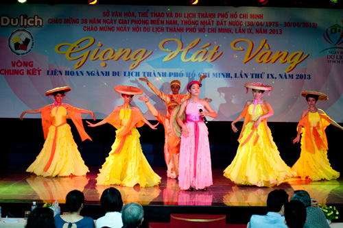 Tưng bừng khai mạc Vòng Chung kết Xếp giải Liên hoan Giọng hát Vàng Ngành Du lịch TP.HCM, lần IX, năm 2013 - 20