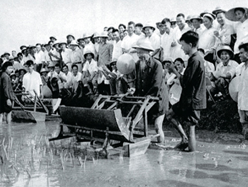 Học tập, làm theo phong cách quần chúng, dân chủ và nêu gương của Chủ tịch Hồ Chí Minh - 2