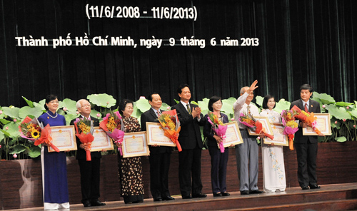 TP.Hồ Chí Minh: Lễ kỷ niệm 65 năm ngày Bác Hồ kêu gọi Thi đua Ái quốc - 4