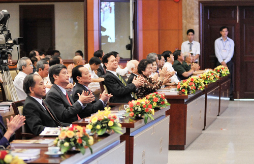 TP.Hồ Chí Minh: Lễ kỷ niệm 65 năm ngày Bác Hồ kêu gọi Thi đua Ái quốc - 5