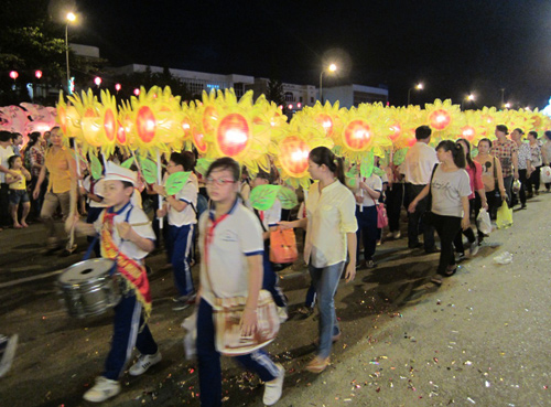 Phan Thiết: Đêm hội Trăng rằm 2013 - 4