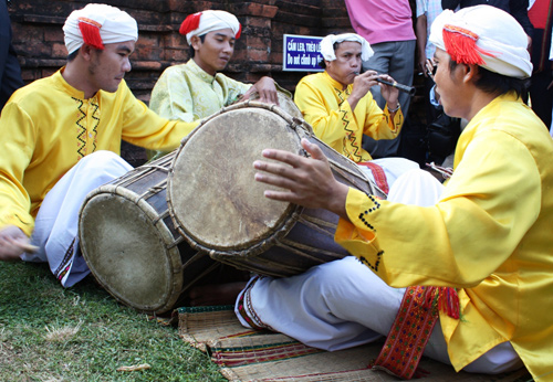 Hội thi nắn bánh Gừng và hòa tấu nhạc cụ Chăm - 2