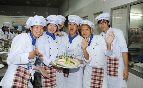 ÔNG TRẦN VĂN HÙNG – Hiệu trưởng trường Trung cấp Du lịch & Khách sạn Saigontourist: “Đào tạo chuyên sâu, đáp ứng nhu cầu xã hội” - 3