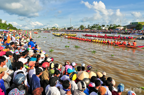 FESTIVAL ĐUA GHE NGO ĐỒNG BÀO KHMER VÙNG ĐBSCL – SÓC TRĂNG LẦN I – 2013:  Festival Đua Ghe Ngo là đặc trưng Văn hóa Tây Nam Bộ - 1