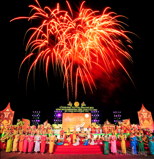FESTIVAL ĐUA GHE NGO ĐỒNG BÀO KHMER VÙNG ĐBSCL – SÓC TRĂNG LẦN I – 2013:  Festival Đua Ghe Ngo là đặc trưng Văn hóa Tây Nam Bộ - 2