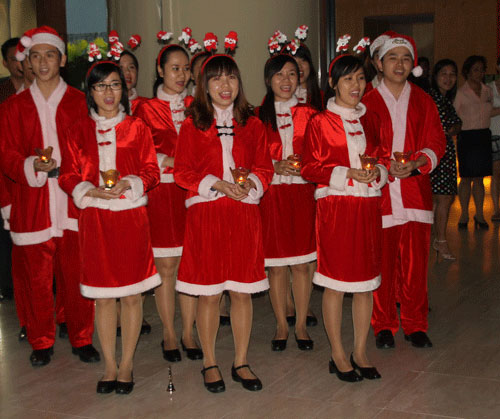 Nha Trang: Trẻ mồ côi đón Noel tại khách sạn 5 sao - 4