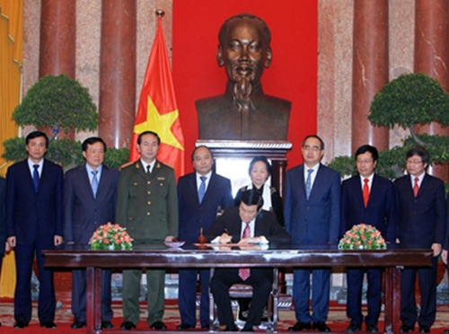 Công bố Hiến pháp nước Cộng hòa Xã hội Chủ nghĩa Việt Nam - 1