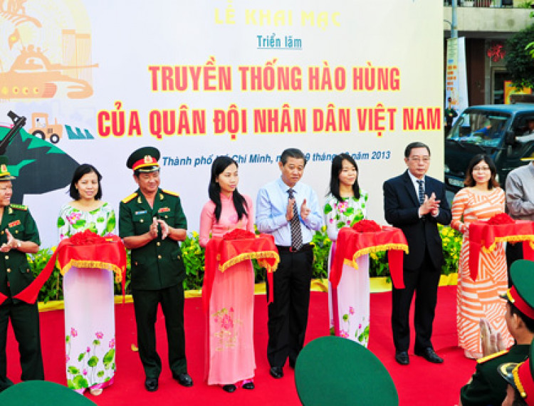 TP.Hồ Chí Minh: Triển lãm ảnh  “Truyền thống hào hùng của Quân đội Nhân dân Việt Nam” - 1