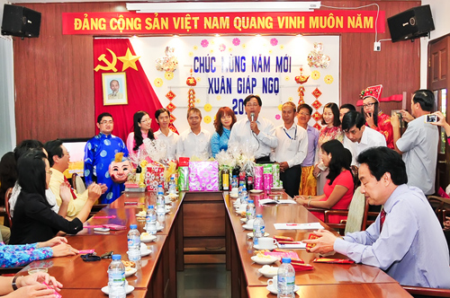 NĂM MỚI 2014, NGÀNH DU LỊCH TPHCM PHẤN ĐẤU ĐẠT THÀNH TÍCH CAO - 1