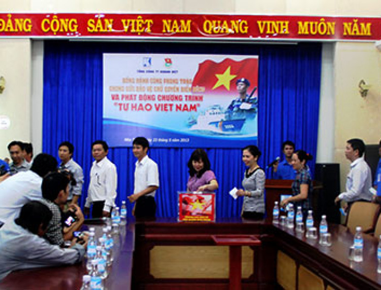 Nha Trang: Khatoco đóng góp 210 triệu cho quỹ “ Chung sức bảo vệ Biển Đông” - 1