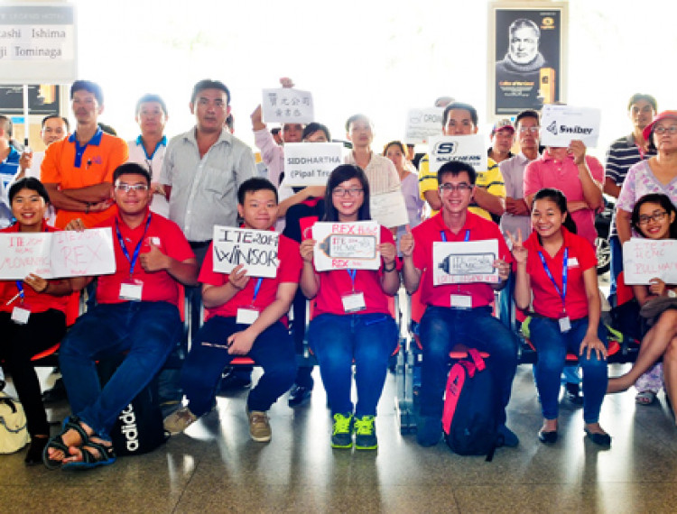 Tân Sơn Nhất đón khách quốc tế tham dự ITE HCMC 2014 - 1