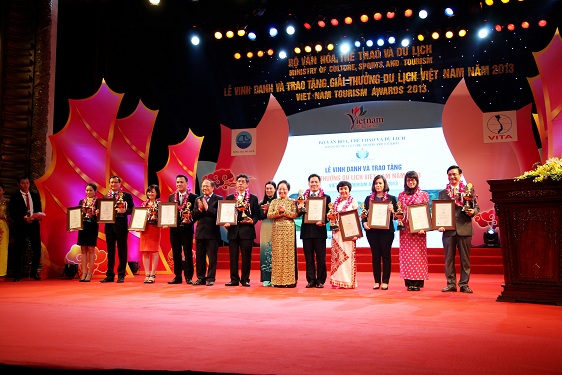 Trao tặng giải thưởng Du lịch Việt Nam năm 2013 - 2