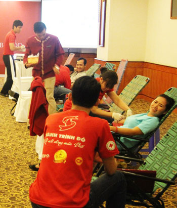 Nha Trang:  200 tình nguyện viên ngành du lịch hiến máu. - 2