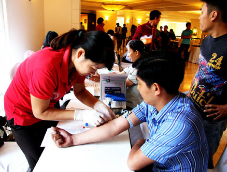 Nha Trang:  200 tình nguyện viên ngành du lịch hiến máu. - 1
