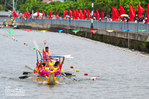 Sôi động giải đua thuyền truyền thống TPHCM 2015 - 10