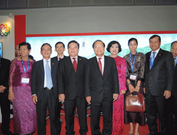 Lãnh đạo Quốc tế tham quan gian hàng ITE HCMC 2015 - 1