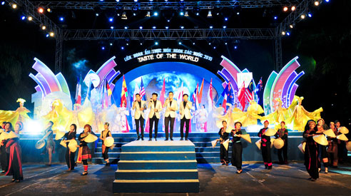 Đặc sắc Đêm khai mạc Liên hoan món ngon các nước 2015 - 9
