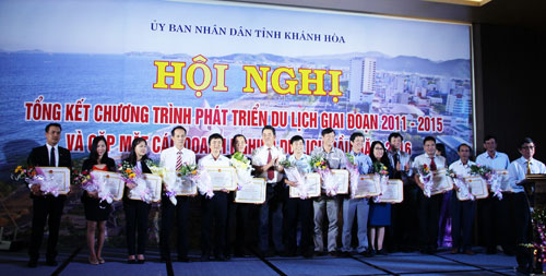 Tỉnh Khánh Hòa khen thưởng các doanh nghiệp du lịch xuất sắc - 2