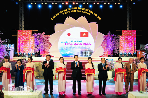 Nồng ấm tình hữu nghị Việt – Nhật  đêm khai mạc Lễ hội hoa anh đào - 2016 - 1