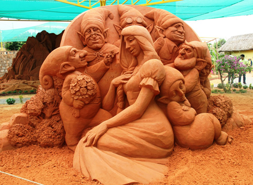 Công viên tượng cát Phan Thiết có thêm nhiều tác phẩm mới - 2