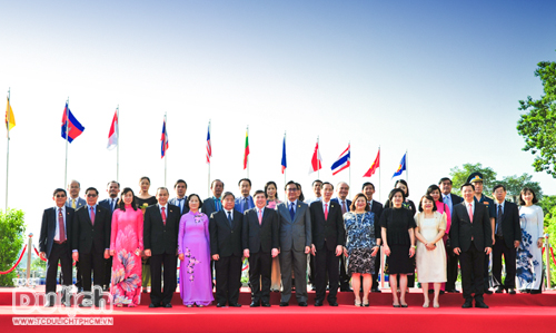 LONG TRỌNG LỄ THƯỢNG CỜ ASEAN - 7