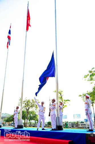 LONG TRỌNG LỄ THƯỢNG CỜ ASEAN - 16