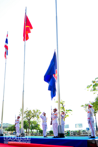 LONG TRỌNG LỄ THƯỢNG CỜ ASEAN - 17