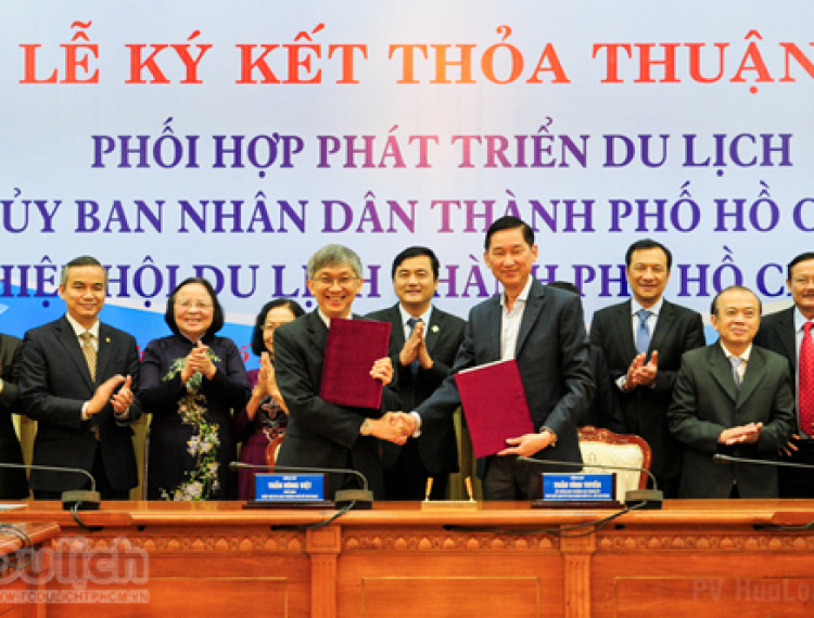 Kí kết thỏa thuận phối hợp phát triển du lịch TPHCM - 1