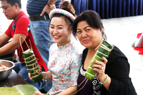 Nha Trang: Tổ chức nấu bánh tét cho du khách và người địa phương - 2