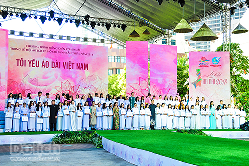 Rợp sắc màu Phố đi bộ Nguyễn Huệ với hàng ngàn tà áo dài rực rỡ - 3