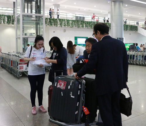 Sở Du lịch TP.Hồ Chí Minh tiếp đón đại biểu TPO tại sân bay quốc tế Tân Sơn Nhất - 2