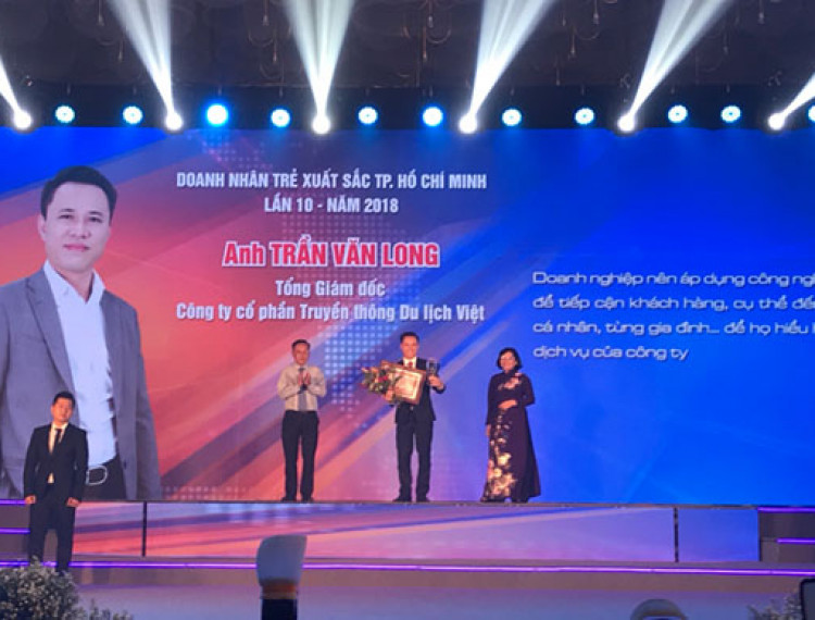 Ông Trần Văn Long – Tổng Giám đốc Du Lịch Việt nhận giải thưởng Doanh nhân trẻ xuất sắc TPHCM - 1
