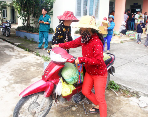 Hội Doanh nhân trẻ Khánh Hòa cứu trợ đồng bão lụt - 2