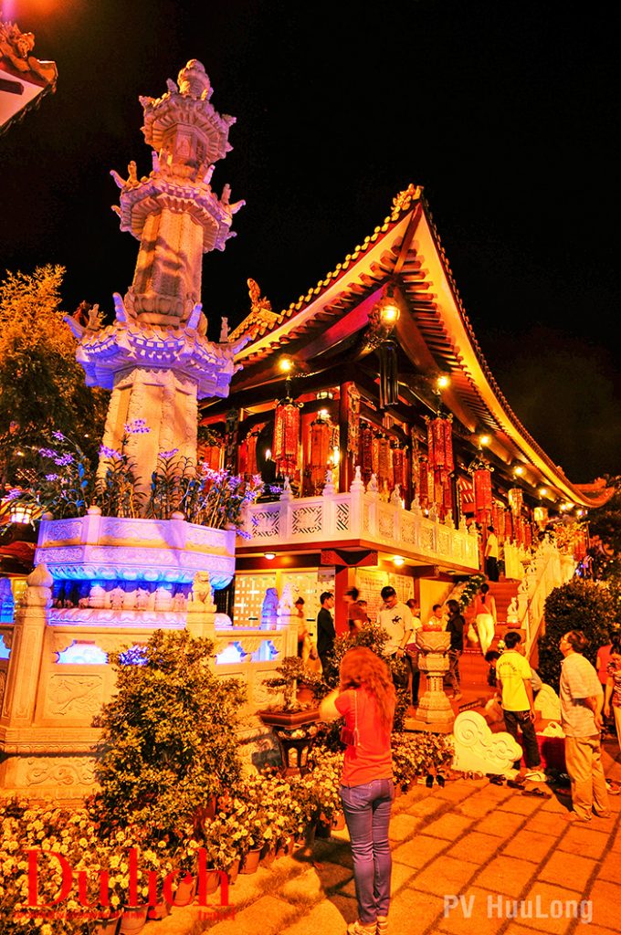 Tết Kỷ Hợi - Người dân Sài Gòn nô nức viếng chùa lễ Phật đầu Xuân - 4
