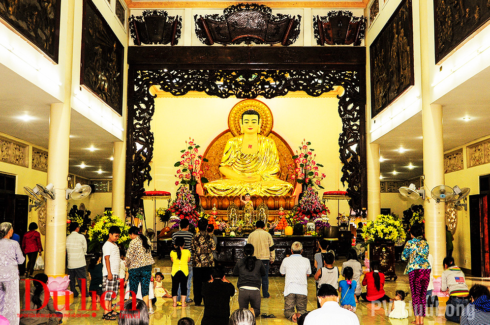 Tết Kỷ Hợi - Người dân Sài Gòn nô nức viếng chùa lễ Phật đầu Xuân - 9