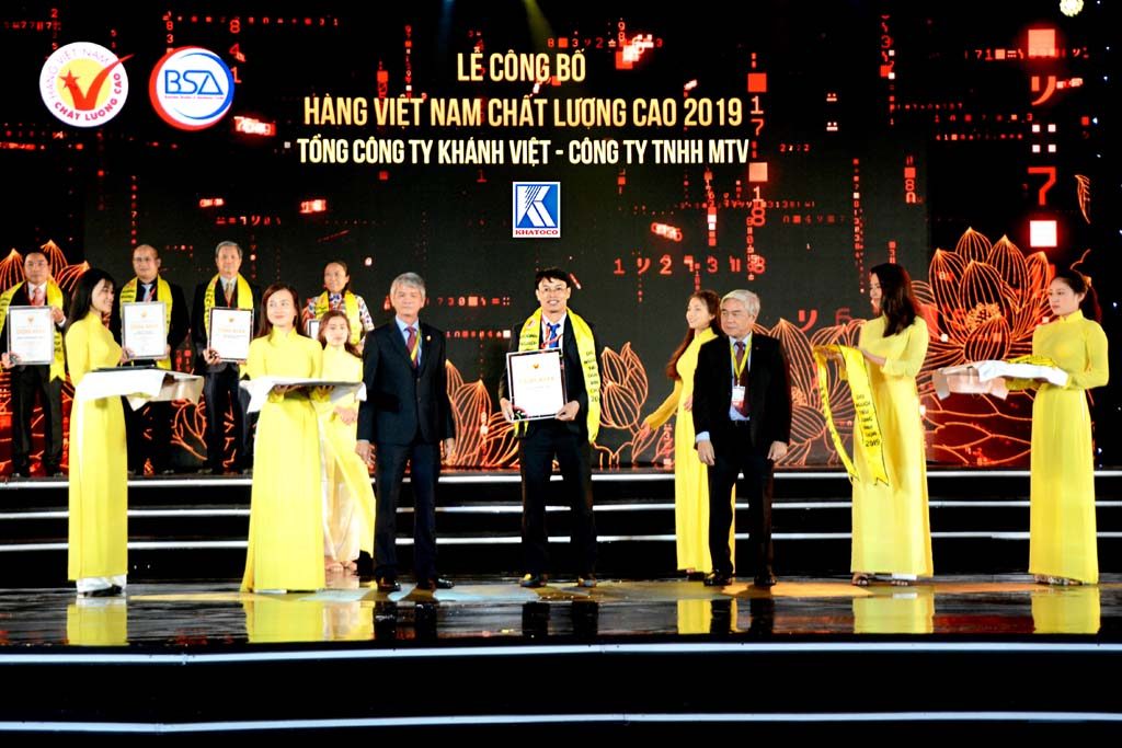 Thương hiệu thời trang Khatoco nhận danh hiệu “Hàng Việt Nam chất lượng cao” năm 2019 - 1