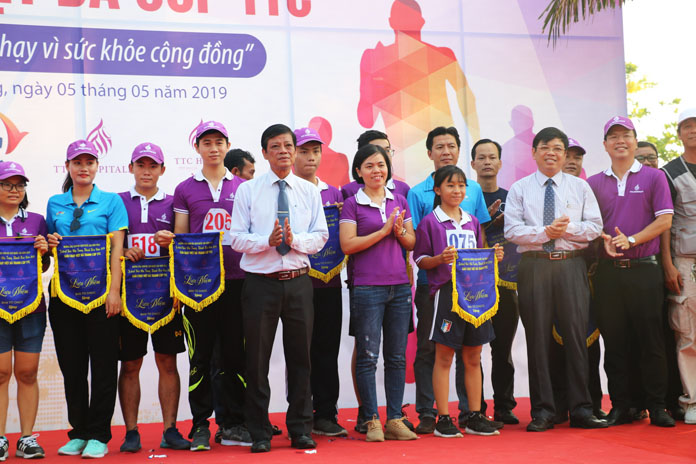 Nha Trang: 1.000 người tham gia giải việt dã cúp TTC –chạy vì sức khỏe cộng đồng - 1