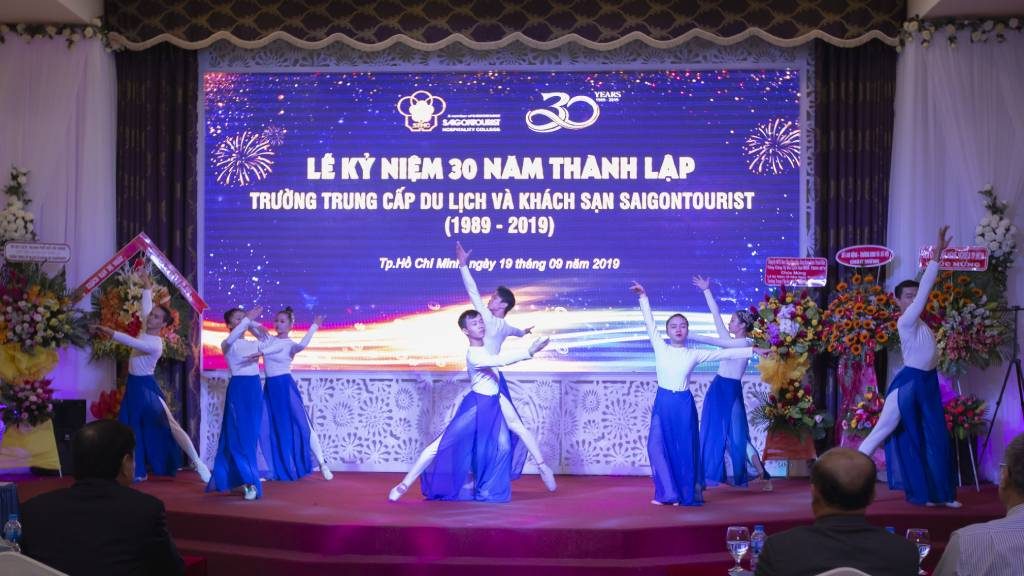 Trường Trung cấp Du lịch và khách sạn Saigontourist 30 năm Xây dựng và phát triển - 1