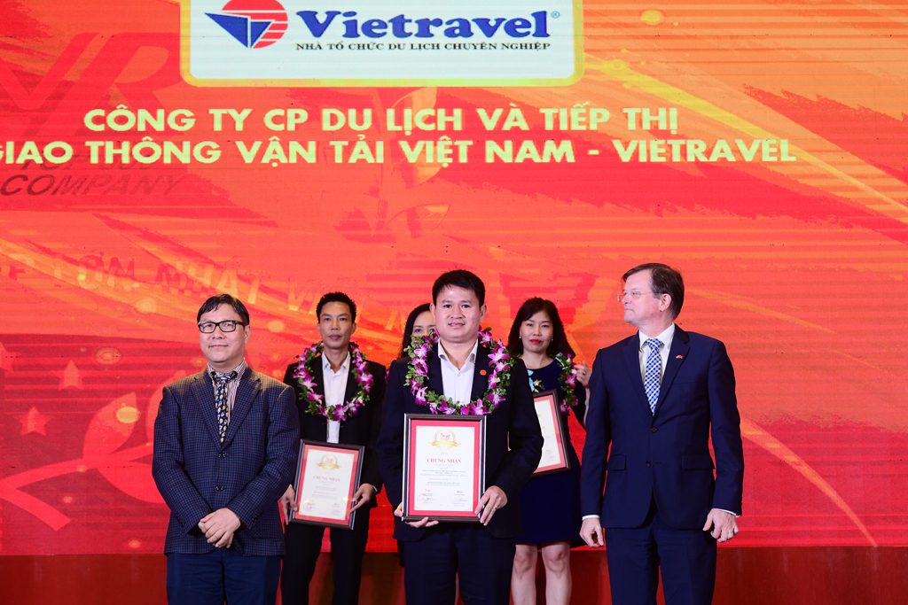 Vietravel 3 năm liên tiếp dẫn đầu top 10 công ty uy tín ngành du lịch - lữ hành 2017 - 2019 - 1