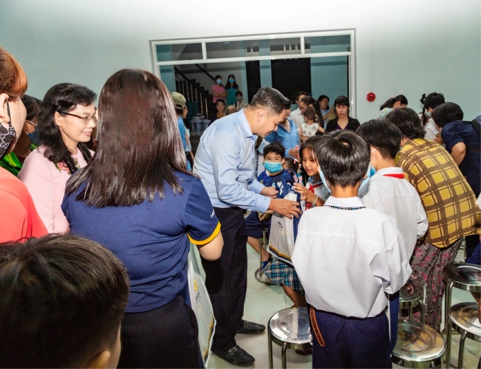Saigontourist Group mang Tết Trung thu đến với học sinh nghèo hiếu học - 2