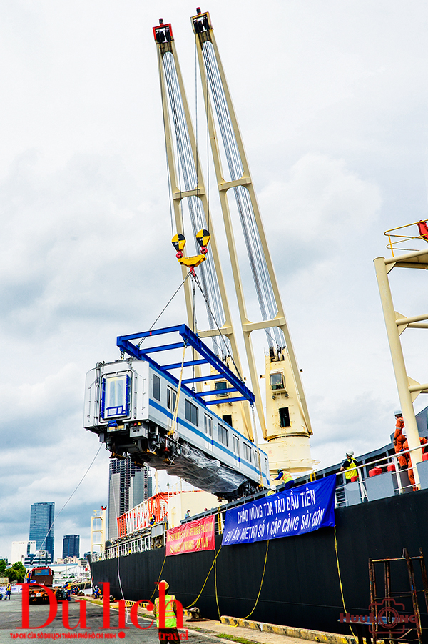 Đoàn tàu metro đầu tiên về đến TPHCM - 19