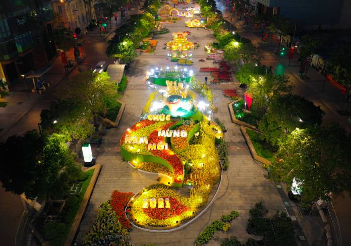 Đường hoa Nguyễn Huệ xuân Tân Sửu 2021 rực rỡ với chủ đề “Thành phố Hồ Chí Minh: Văn minh – Hiện đại – Nghĩa tình” - 3