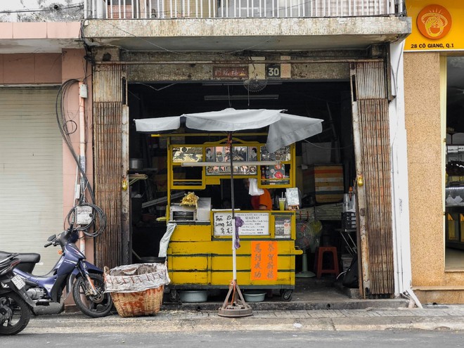Xe nước mía màu vàng gần 7 thập niên ở Sài Gòn: Cách tuần bán một lần - 1