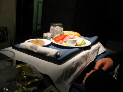 Chuyển động - Bếp hãng bay bán suất ăn cho các khách sạn cách ly