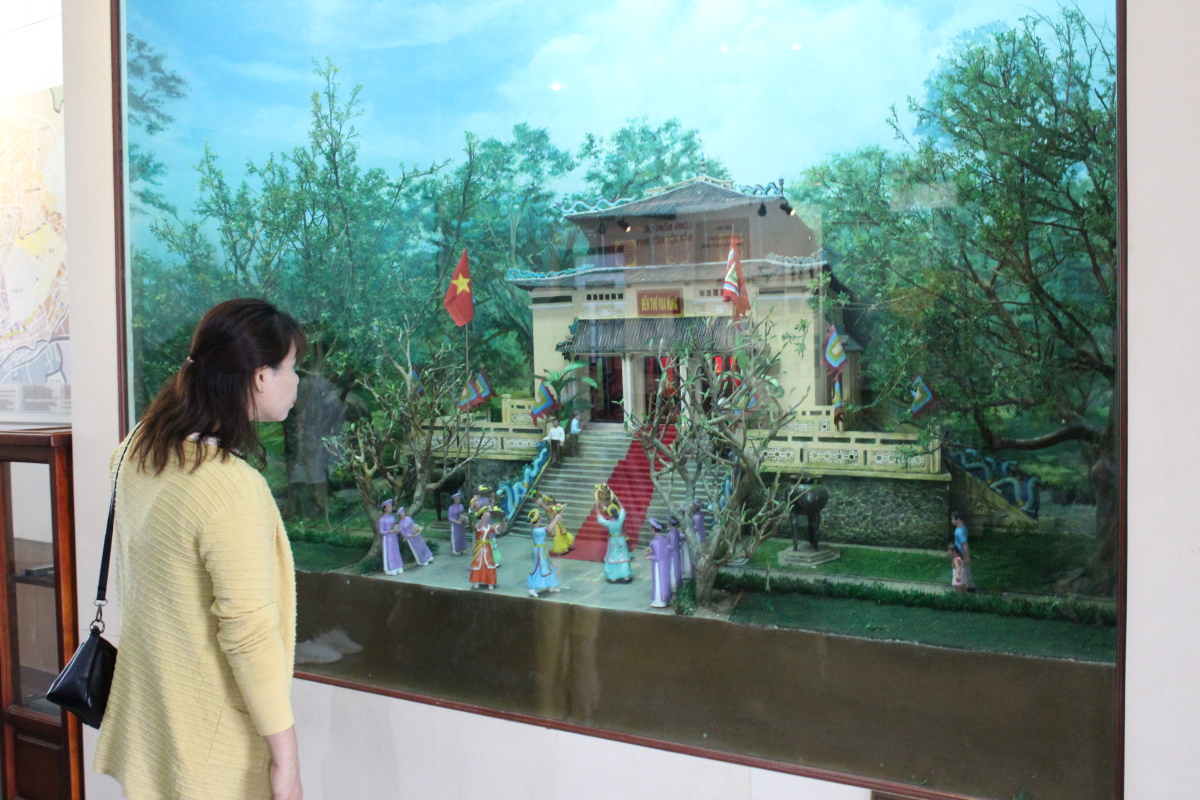Đền thờ Vua Hùng lớn nhất Sài Gòn trưng bày hiện vật quý từ nghìn năm trước - 1