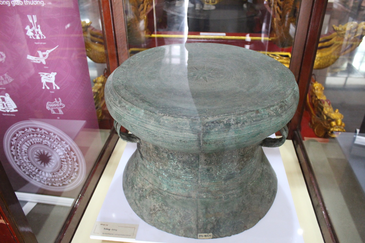 Đền thờ Vua Hùng lớn nhất Sài Gòn trưng bày hiện vật quý từ nghìn năm trước - 3